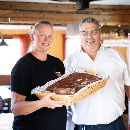 Bed & Breakfast Restaurang Sybarit Houtskar 外观 照片